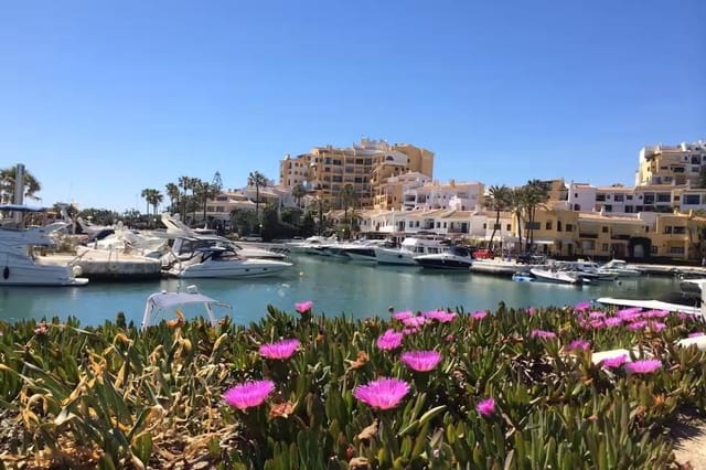 Piso de 3 habitaciones en Marbella en venta con piscina garaje - 590.000 € (Ref: 8911139)