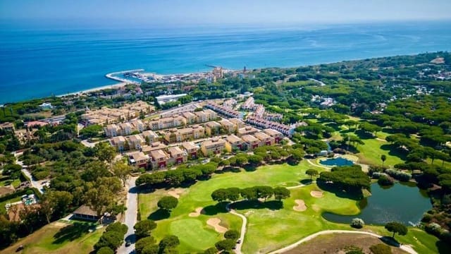 Piso de 3 habitaciones en Marbella en venta con piscina garaje - 590.000 € (Ref: 8911139)