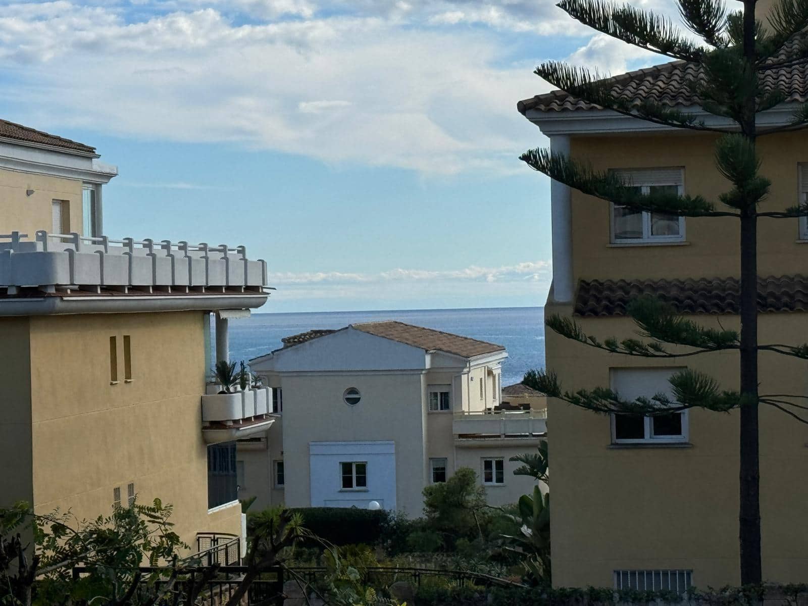 Piso de 3 habitaciones en Marbella en venta con piscina garaje - 590.000 € (Ref: 8911139)