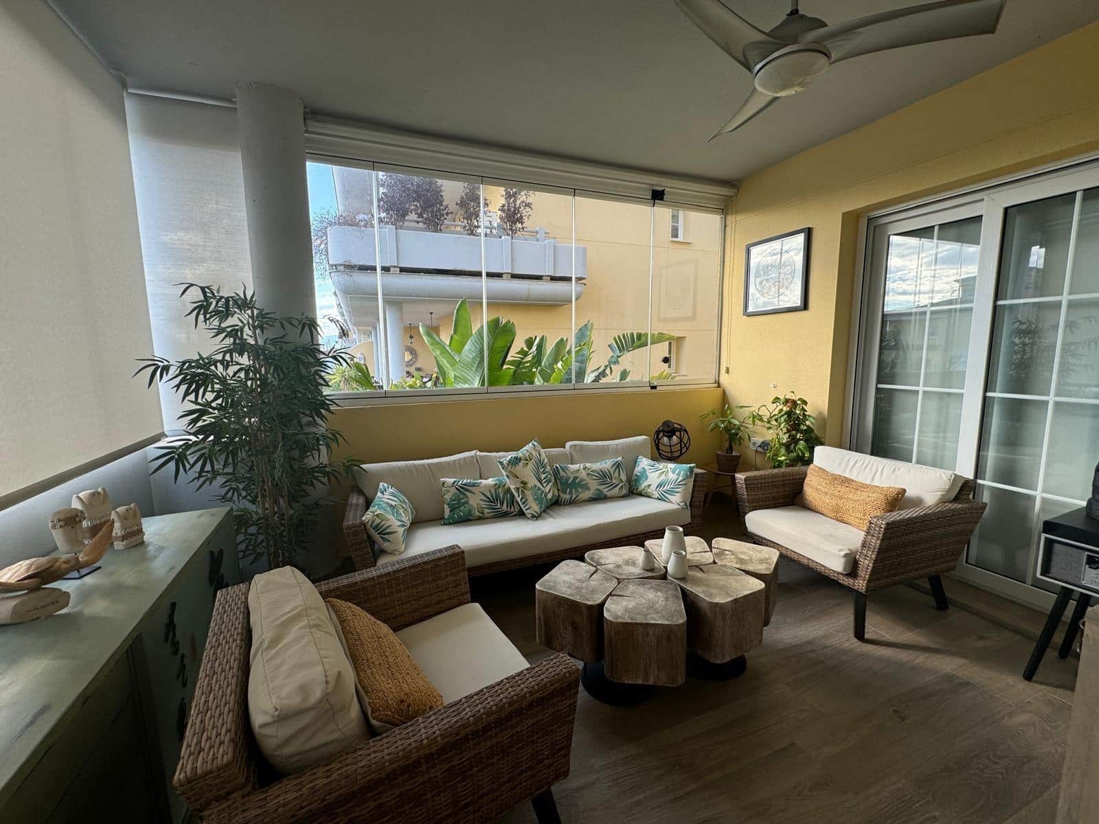 Piso de 3 habitaciones en Marbella en venta con piscina garaje - 590.000 € (Ref: 8911139)