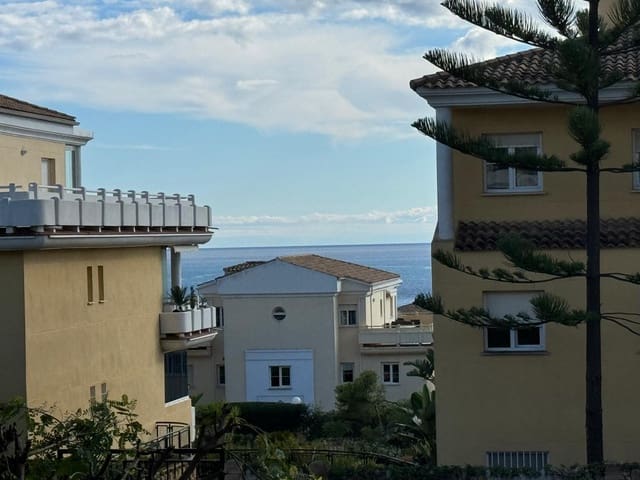 Piso de 3 habitaciones en Marbella en venta con piscina garaje - 590.000 € (Ref: 8911139)