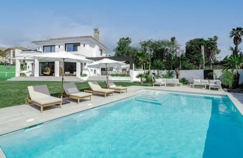 8 soveværelse Villa til salg i Marbella med swimmingpool garage - € 3.750.000 (Ref: 8921349)