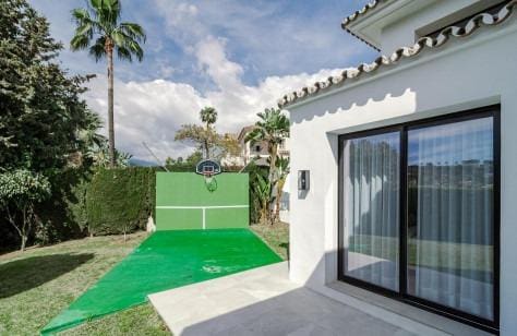 8 soveværelse Villa til salg i Marbella med swimmingpool garage - € 3.750.000 (Ref: 8921349)