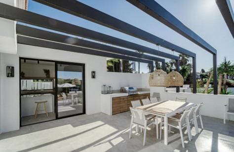 8 soveværelse Villa til salg i Marbella med swimmingpool garage - € 3.750.000 (Ref: 8921349)
