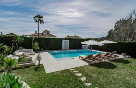 8 soveværelse Villa til salg i Marbella med swimmingpool garage - € 3.750.000 (Ref: 8921349)