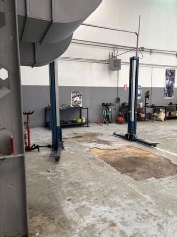 Business for sale in Zaratán with garage - € 750,000 (Ref: 8968368)