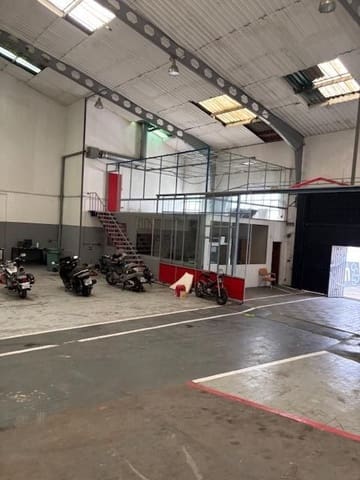 Business for sale in Zaratán with garage - € 750,000 (Ref: 8968368)