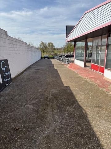 Business for sale in Zaratán with garage - € 750,000 (Ref: 8968368)