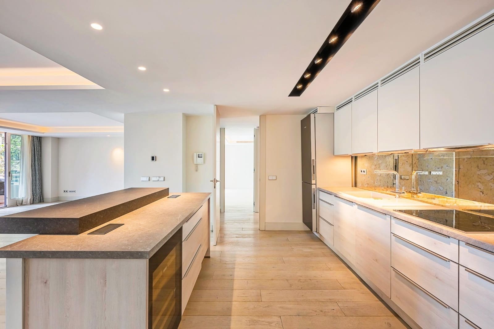 2 slaapkamer Flat te koop in Marbella met zwembad garage - € 1.650.000 (Ref: 9009084)