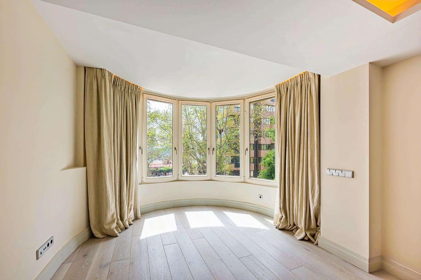 2 slaapkamer Flat te koop in Marbella met zwembad garage - € 1.650.000 (Ref: 9009084)