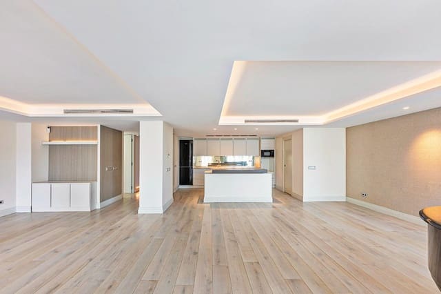 2 slaapkamer Flat te koop in Marbella Centro, Marbella met zwembad garage - € 1.650.000 (Ref: 9009084)