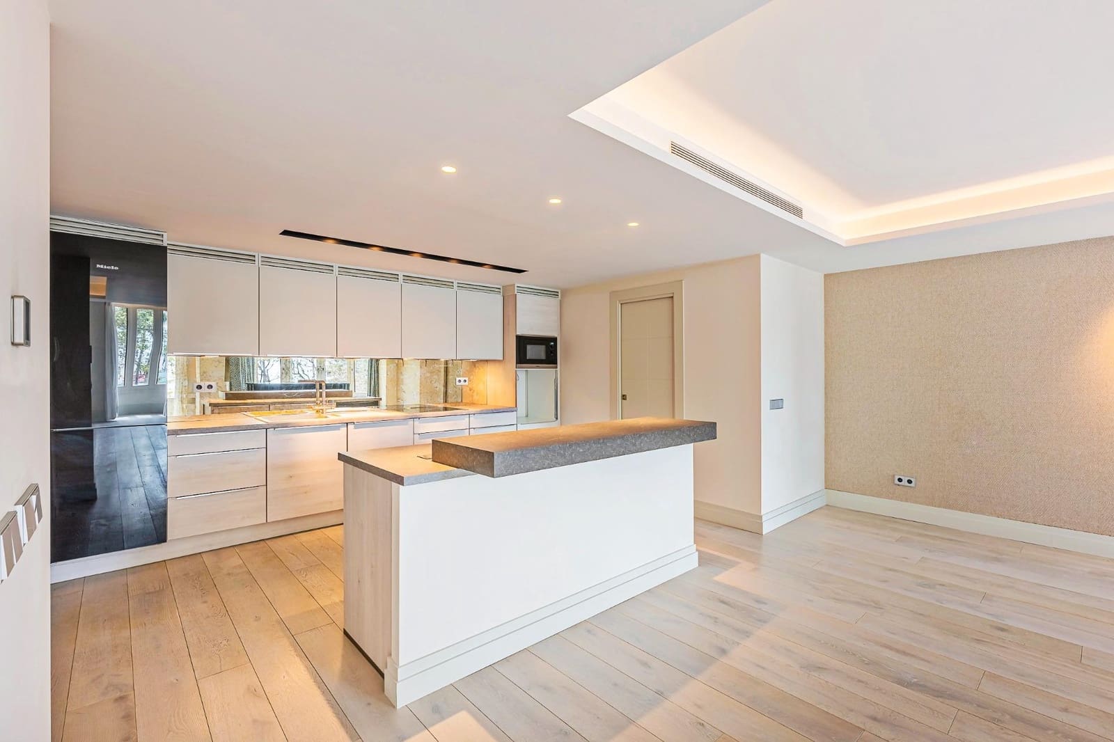 2 slaapkamer Flat te koop in Marbella met zwembad garage - € 1.650.000 (Ref: 9009084)