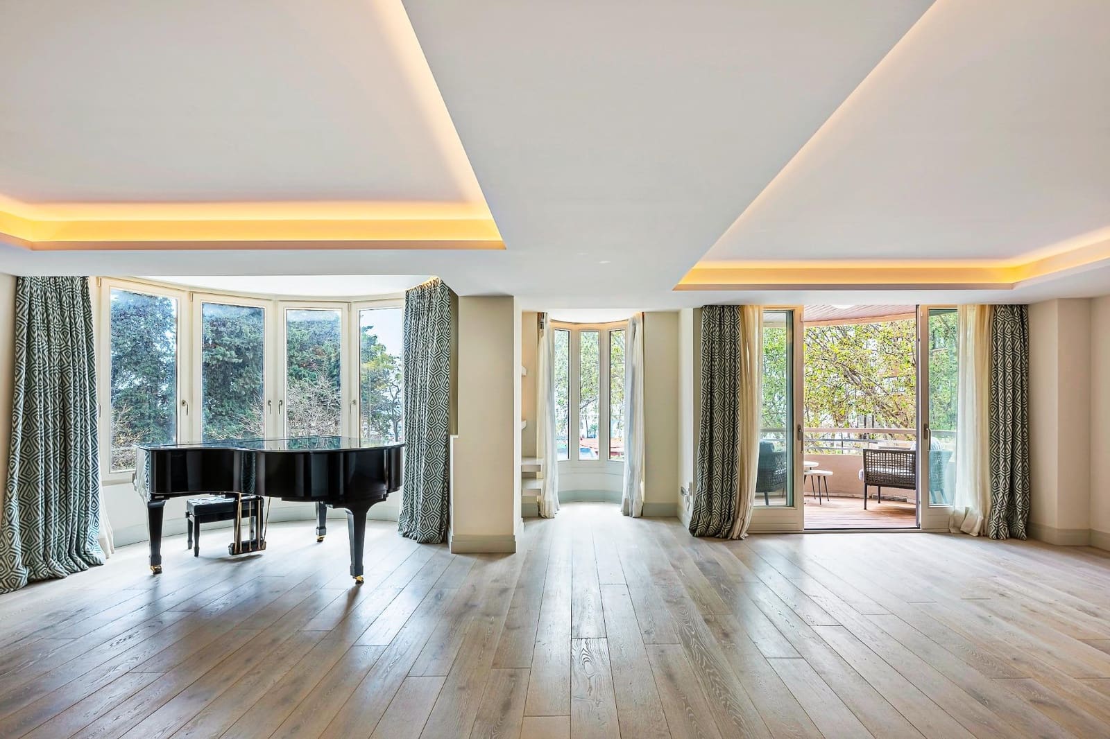 2 slaapkamer Flat te koop in Marbella met zwembad garage - € 1.650.000 (Ref: 9009084)