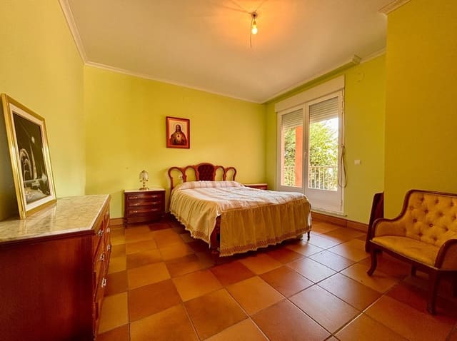 5 bedroom Villa for sale in Buenavista with garage - € 279,000 (Ref: 9085306)