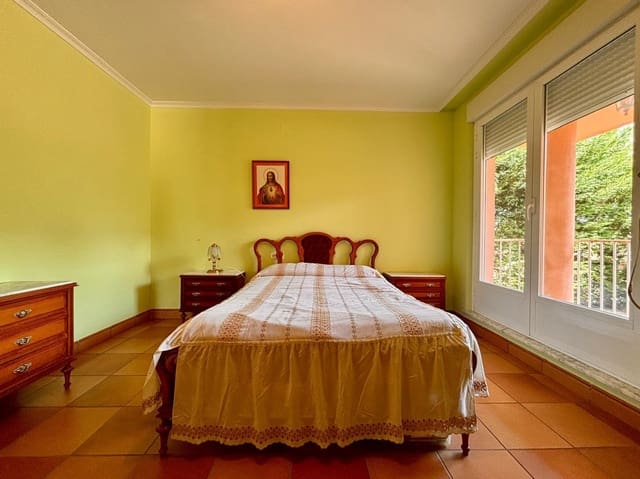 5 bedroom Villa for sale in Buenavista with garage - € 279,000 (Ref: 9085306)