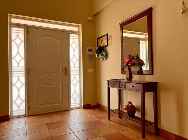 5 bedroom Villa for sale in Buenavista with garage - € 279,000 (Ref: 9085306)