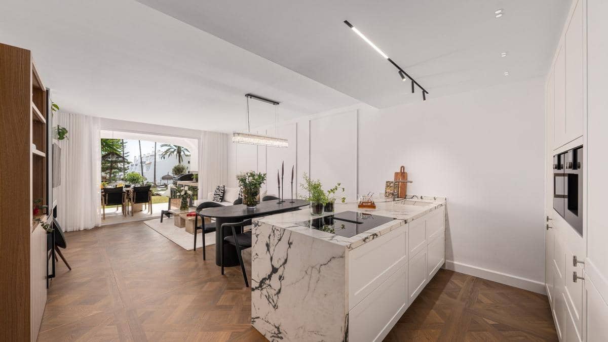 3 bedroom Flat for sale in Golden Mile with pool - € 2,750,000 (Ref: 9100769)