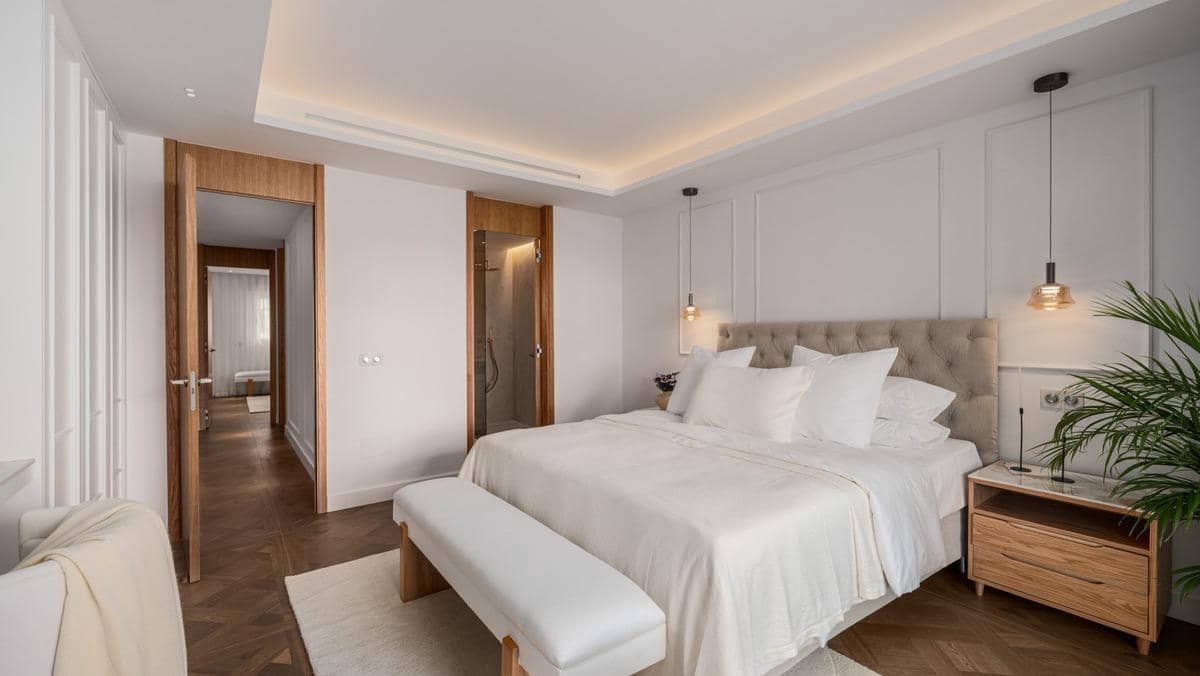 3 bedroom Flat for sale in Golden Mile with pool - € 2,750,000 (Ref: 9100769)