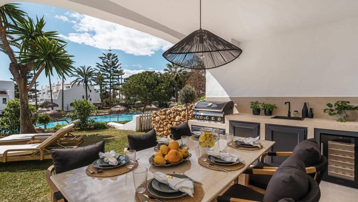 3 bedroom Flat for sale in Golden Mile with pool - € 2,750,000 (Ref: 9100769)