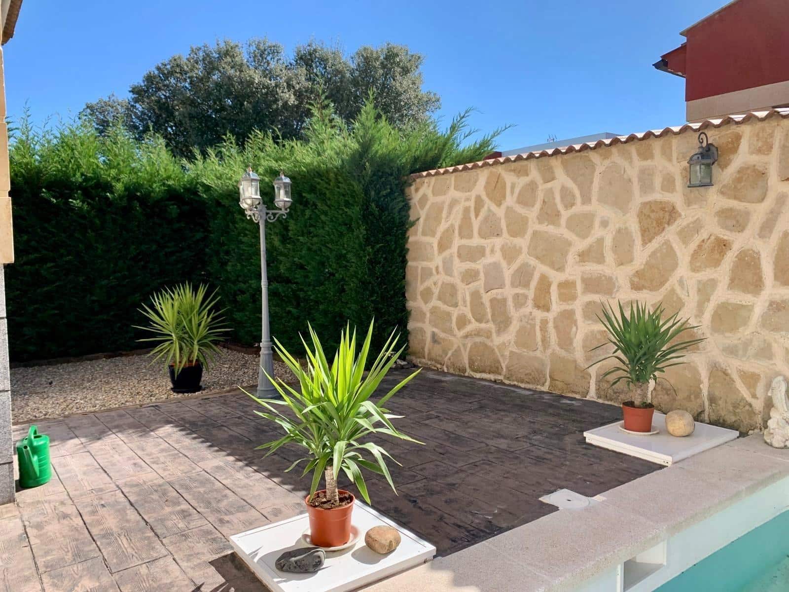 4 bedroom Villa for sale in Carrascal de Barregas with pool garage - € 367,000 (Ref: 9206837)