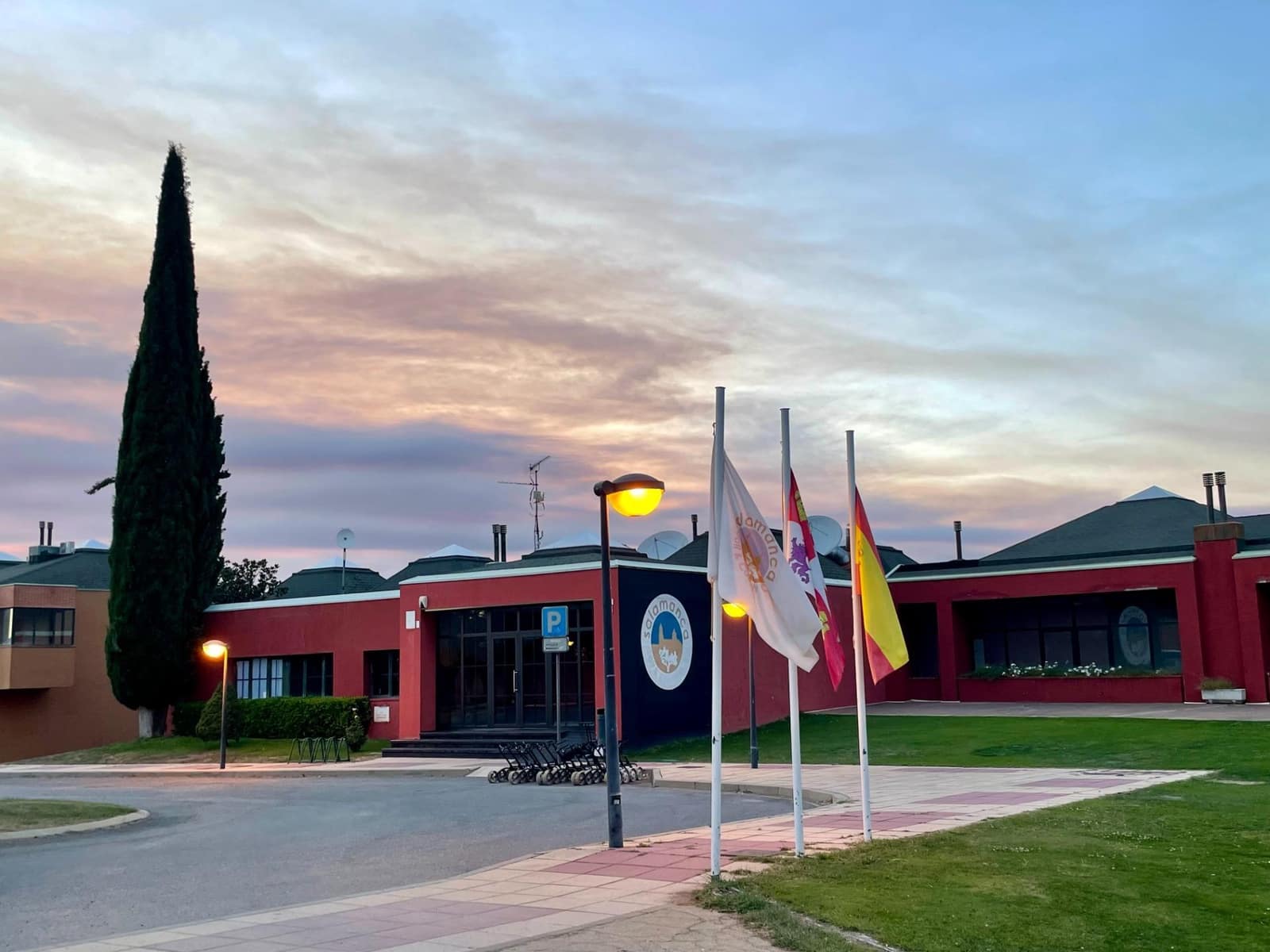 4 bedroom Villa for sale in Carrascal de Barregas with pool garage - € 367,000 (Ref: 9206837)