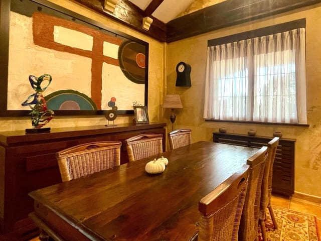 4 bedroom Villa for sale in Carrascal de Barregas with pool garage - € 367,000 (Ref: 9206837)