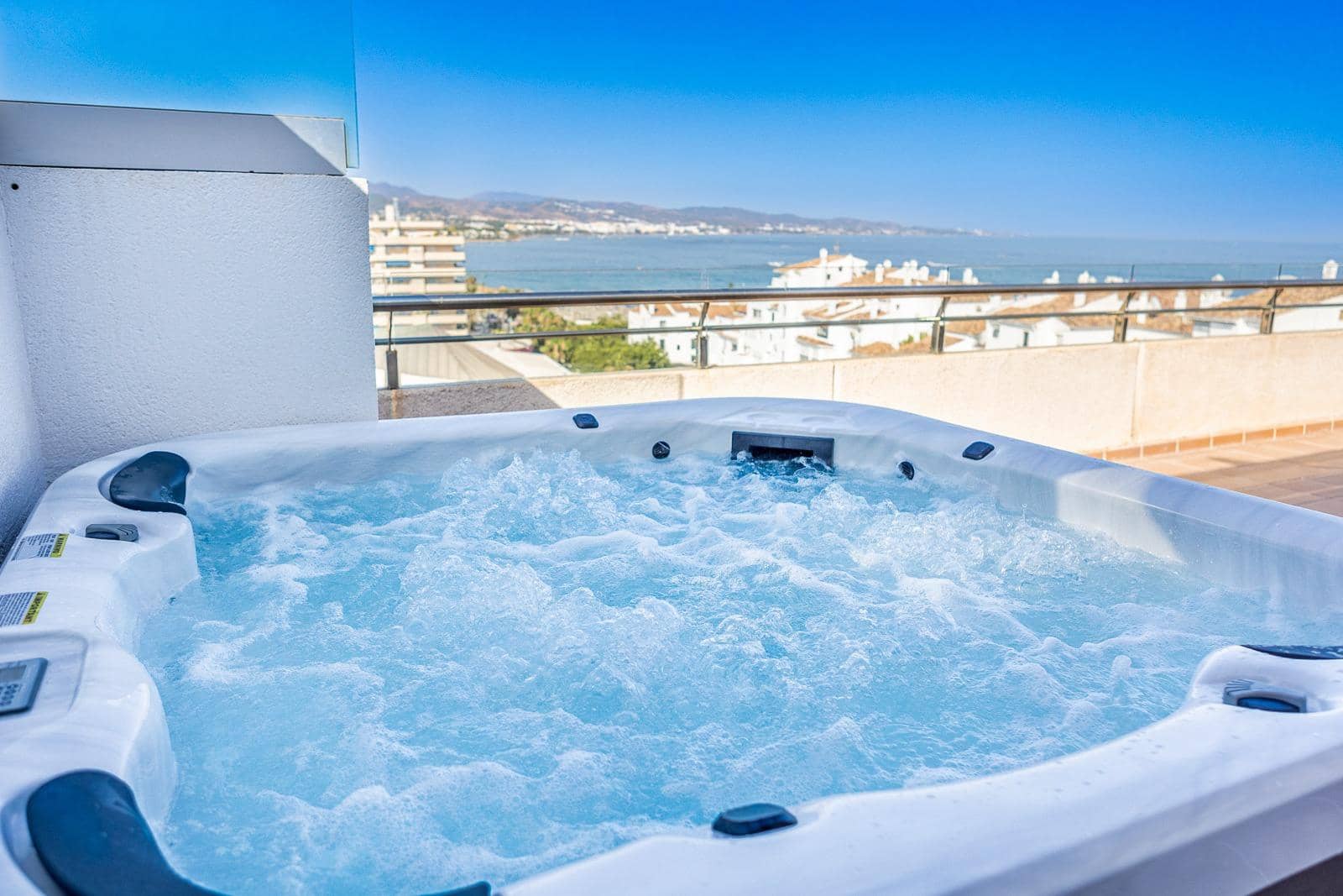 Ático de 3 habitaciones en Marbella en venta con piscina - 2.300.000 € (Ref: 9276360)