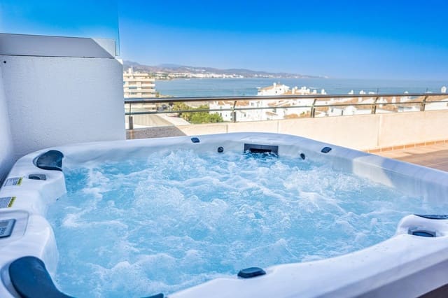 Ático de 3 habitaciones en Marbella en venta con piscina - 2.300.000 € (Ref: 9276360)