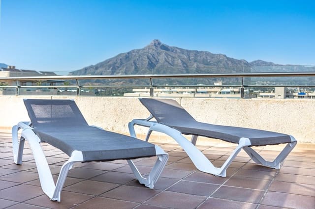 Ático de 3 habitaciones en Marbella en venta con piscina - 2.300.000 € (Ref: 9276360)