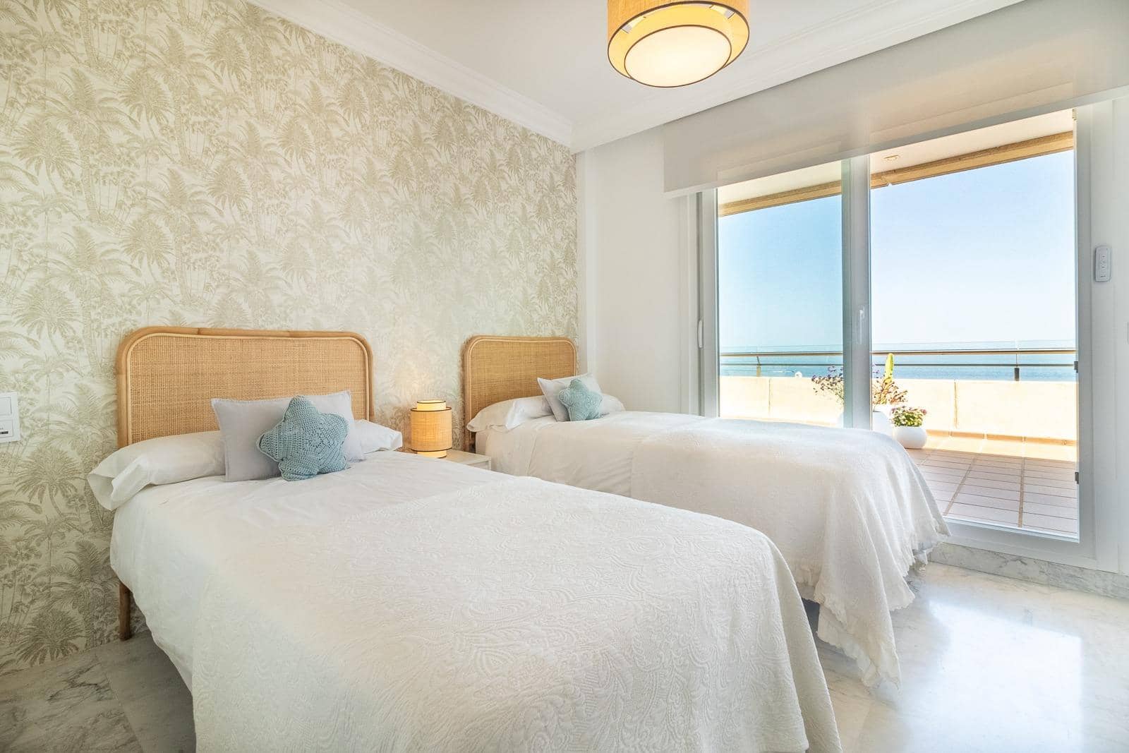 Ático de 3 habitaciones en Marbella en venta con piscina - 2.300.000 € (Ref: 9276360)