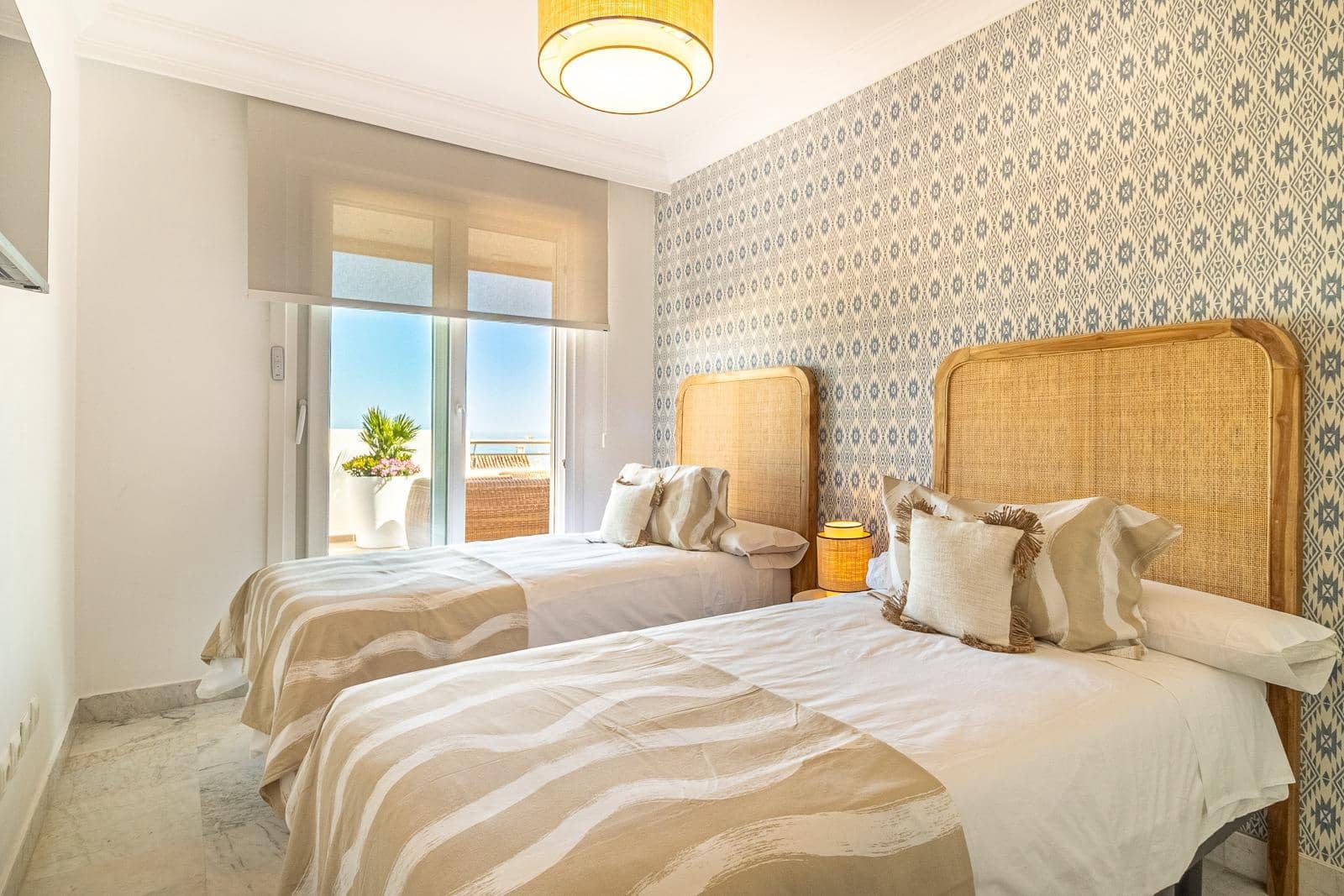 Ático de 3 habitaciones en Marbella en venta con piscina - 2.300.000 € (Ref: 9276360)