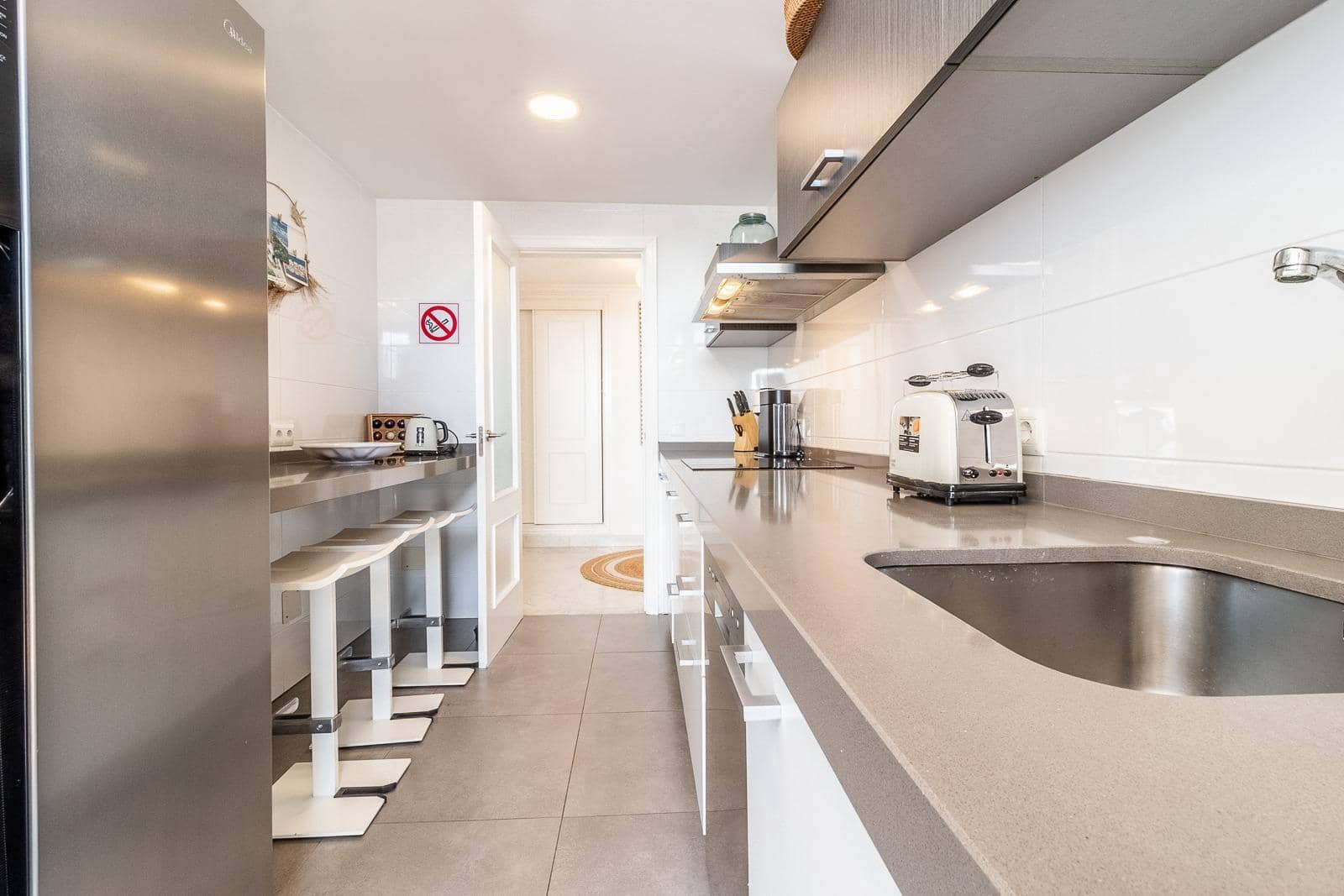 3 bedroom Penthouse for sale in Marbella with pool - € 2,300,000 (Ref: 9276360)