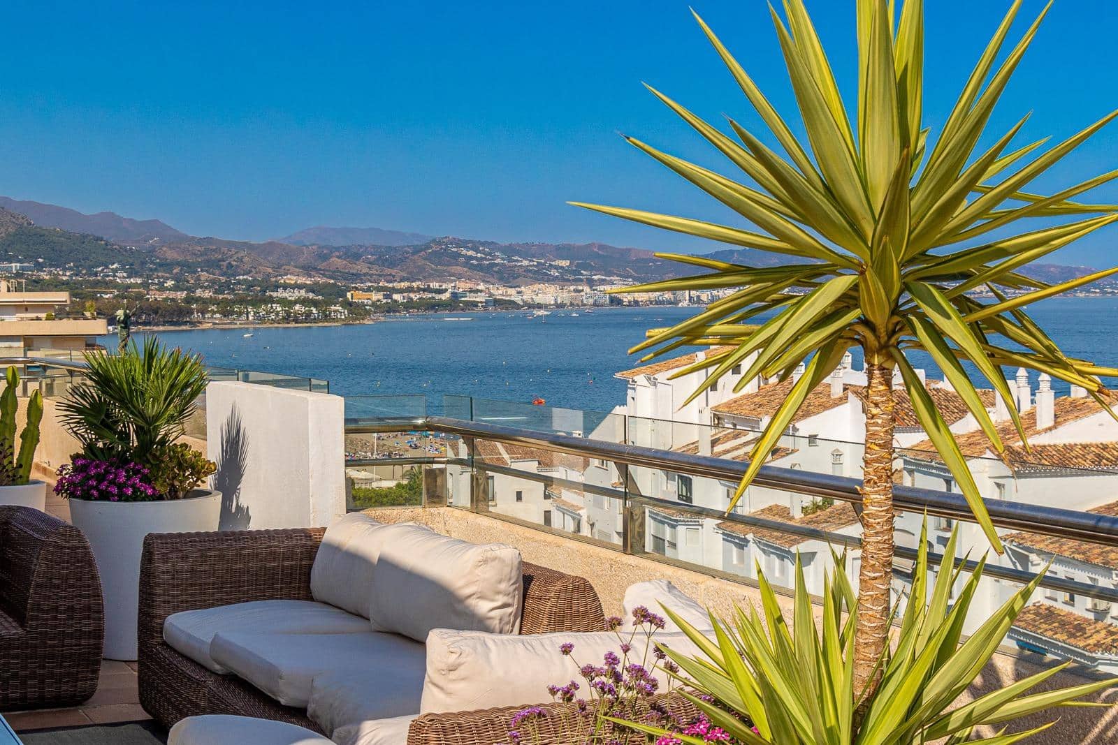 3 bedroom Penthouse for sale in Marbella with pool - € 2,300,000 (Ref: 9276360)