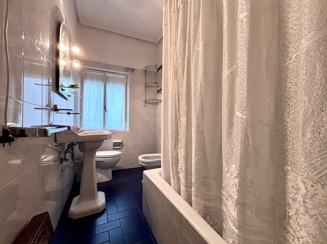 3 bedroom Flat for sale in Salamanca city - € 215,000 (Ref: 9349593)