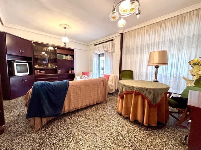 3 bedroom Flat for sale in Salamanca city - € 215,000 (Ref: 9349593)