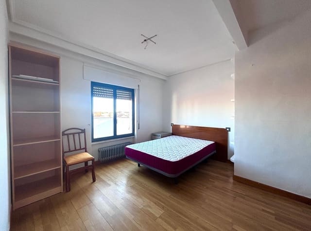 3 bedroom Penthouse for sale in Salamanca city - € 390,000 (Ref: 9419798)