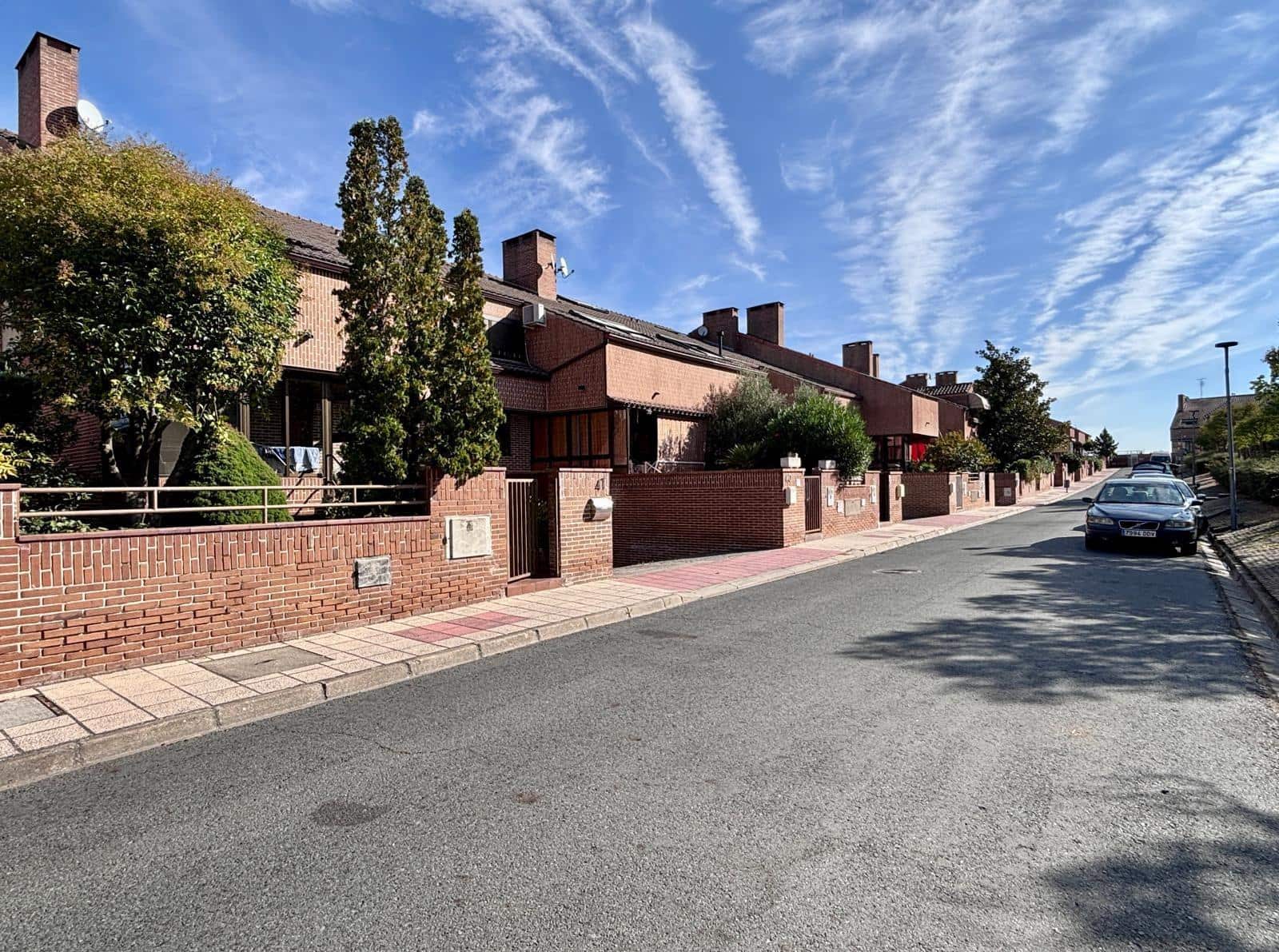 4 sovrum Villa till salu i Villamayor med pool garage - 325 000 € (Ref: 9449210)