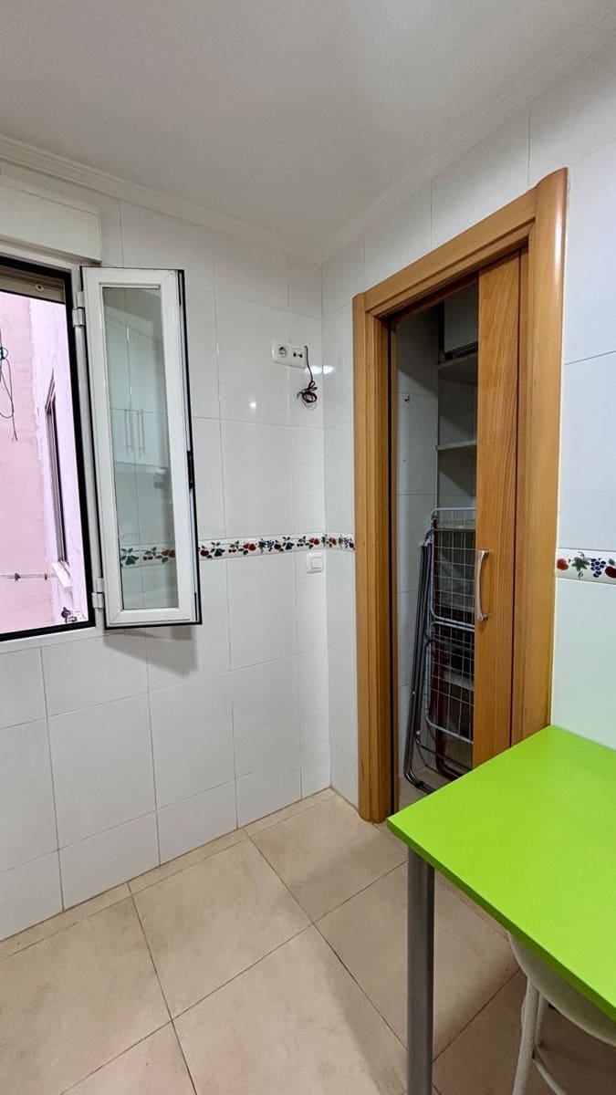 Piso de 4 habitaciones en Salamanca ciudad en alquiler - 1.200 € (Ref: 9462394)