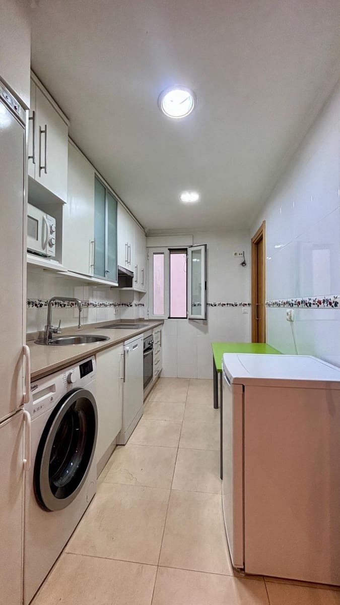 Piso de 4 habitaciones en Salamanca ciudad en alquiler - 1.200 € (Ref: 9462394)