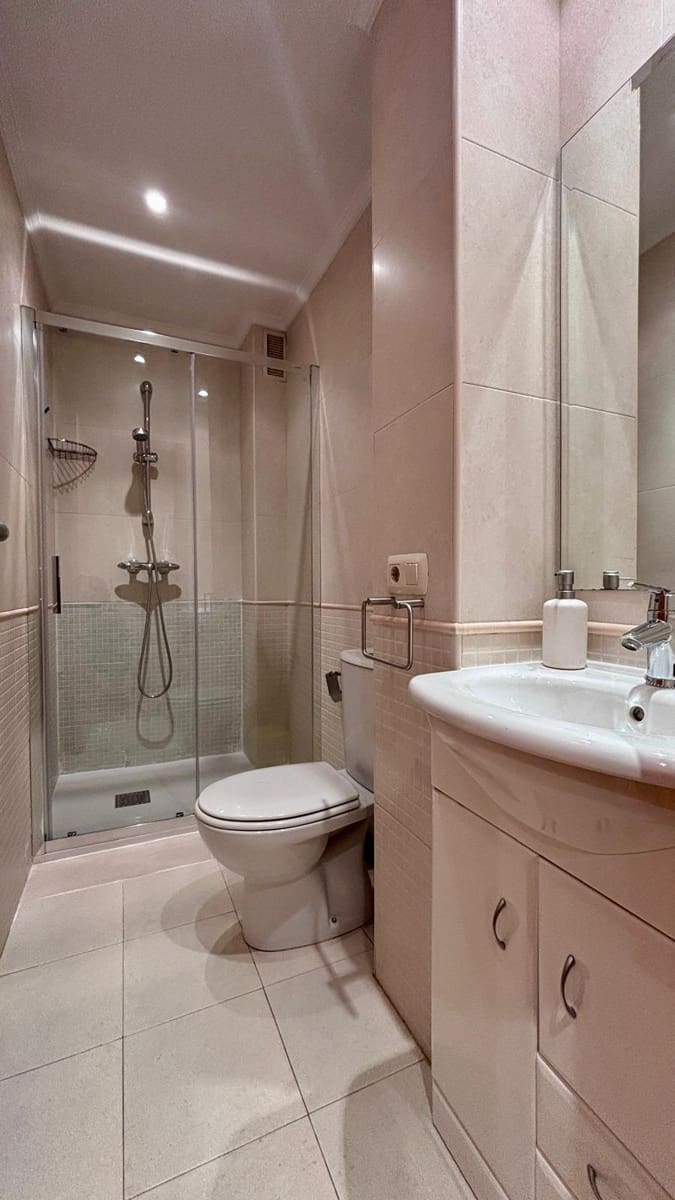 Piso de 4 habitaciones en Salamanca ciudad en alquiler - 1.200 € (Ref: 9462394)