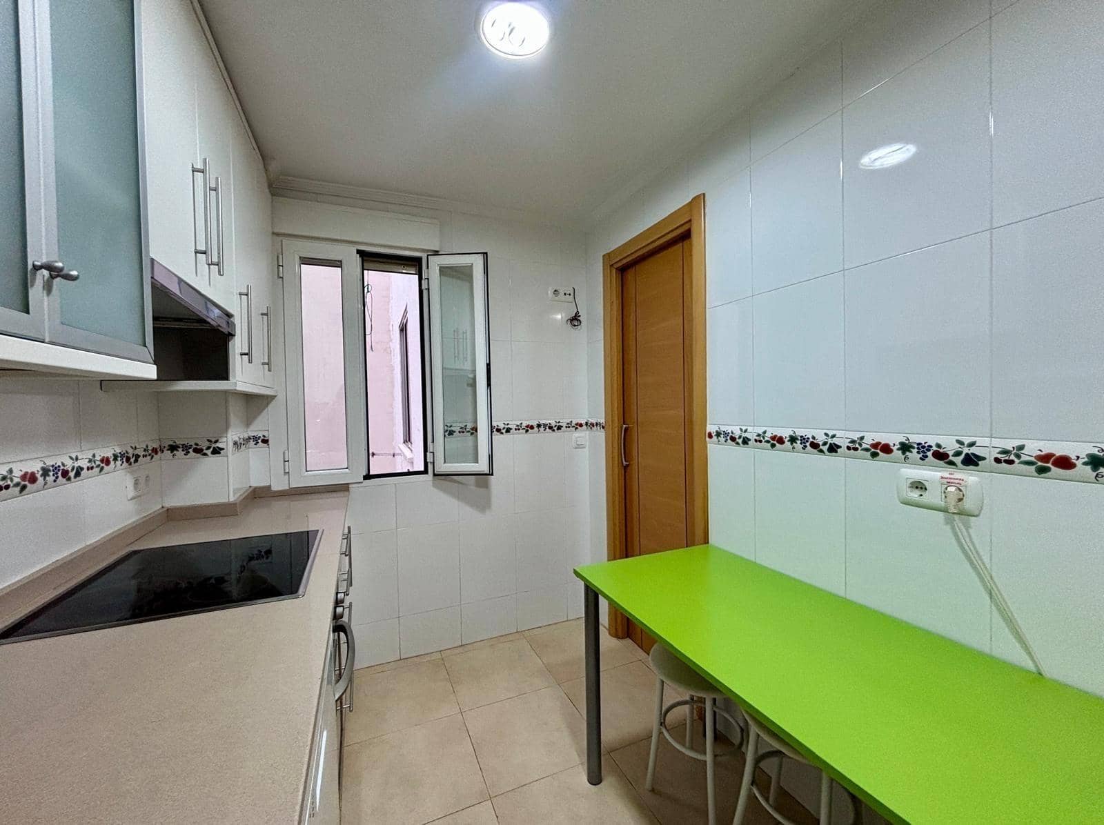 Piso de 4 habitaciones en Salamanca ciudad en alquiler - 1.200 € (Ref: 9462394)