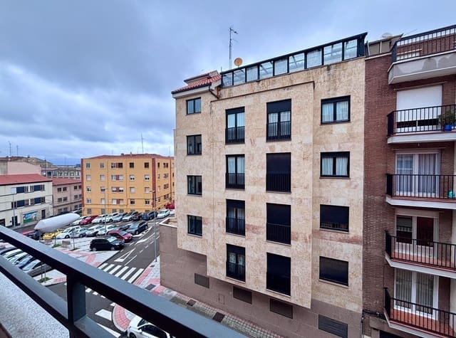 Piso de 4 habitaciones en Salamanca ciudad en alquiler - 1.200 € (Ref: 9462394)