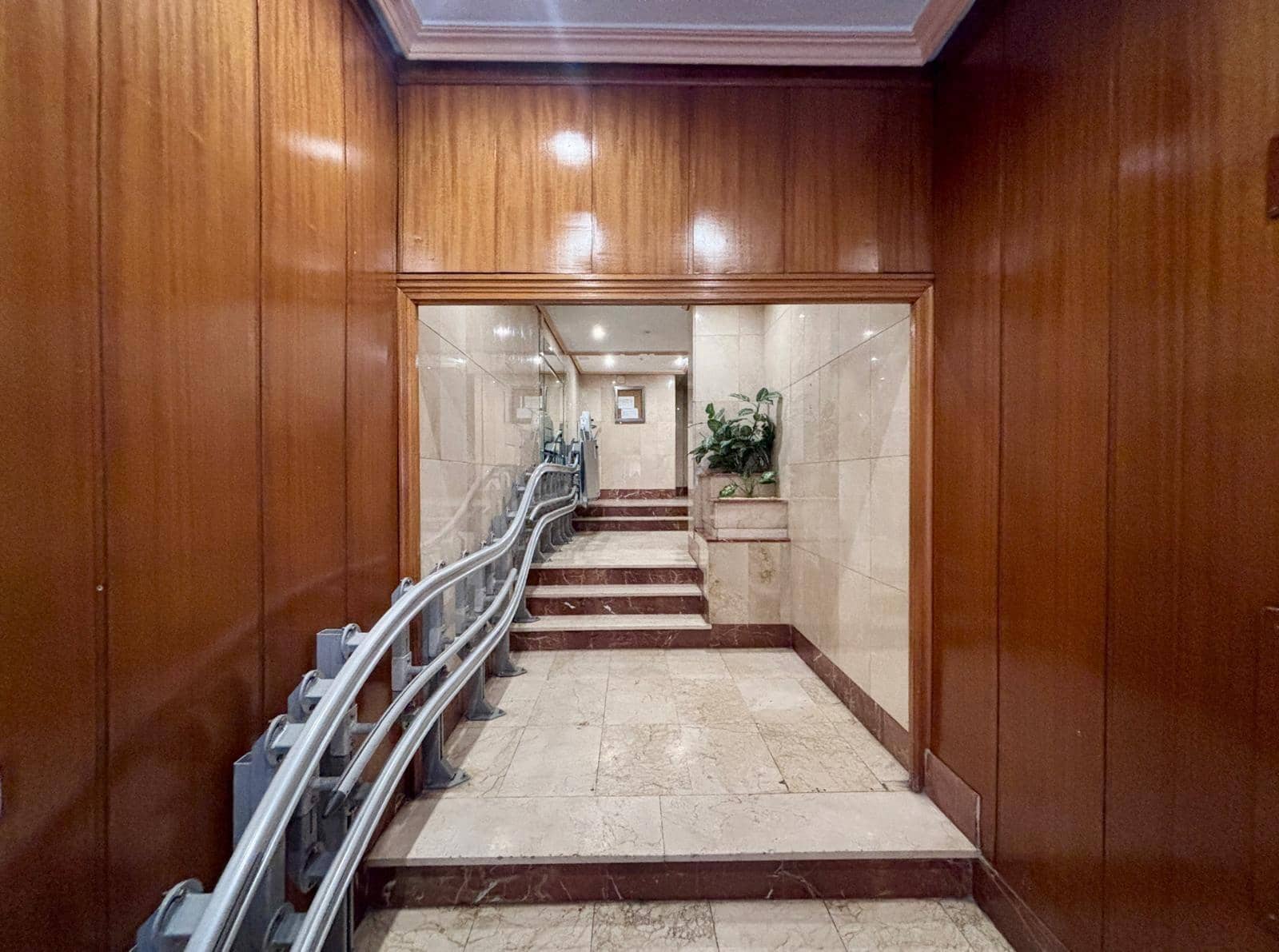 Piso de 4 habitaciones en Salamanca ciudad en alquiler - 1.200 € (Ref: 9462394)