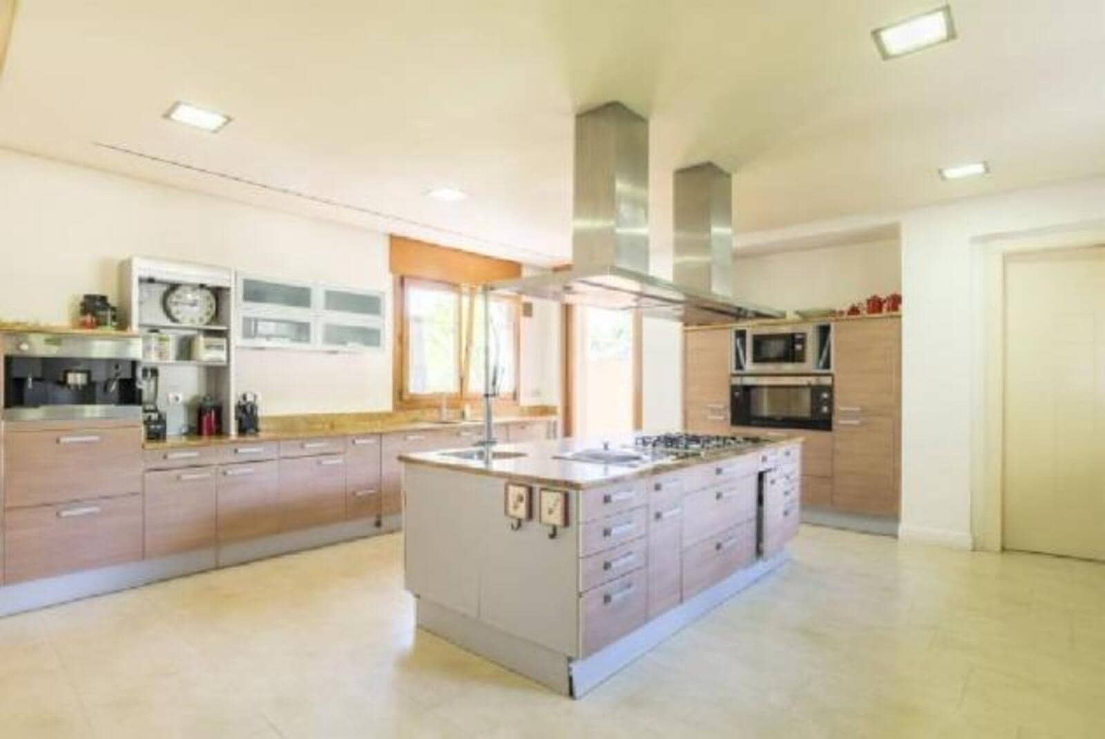 7 makuuhuone Huvila myytävänä paikassa Alcobendas mukana uima-altaan 
autotalli - 10 400 000 € (Ref: 9508914)