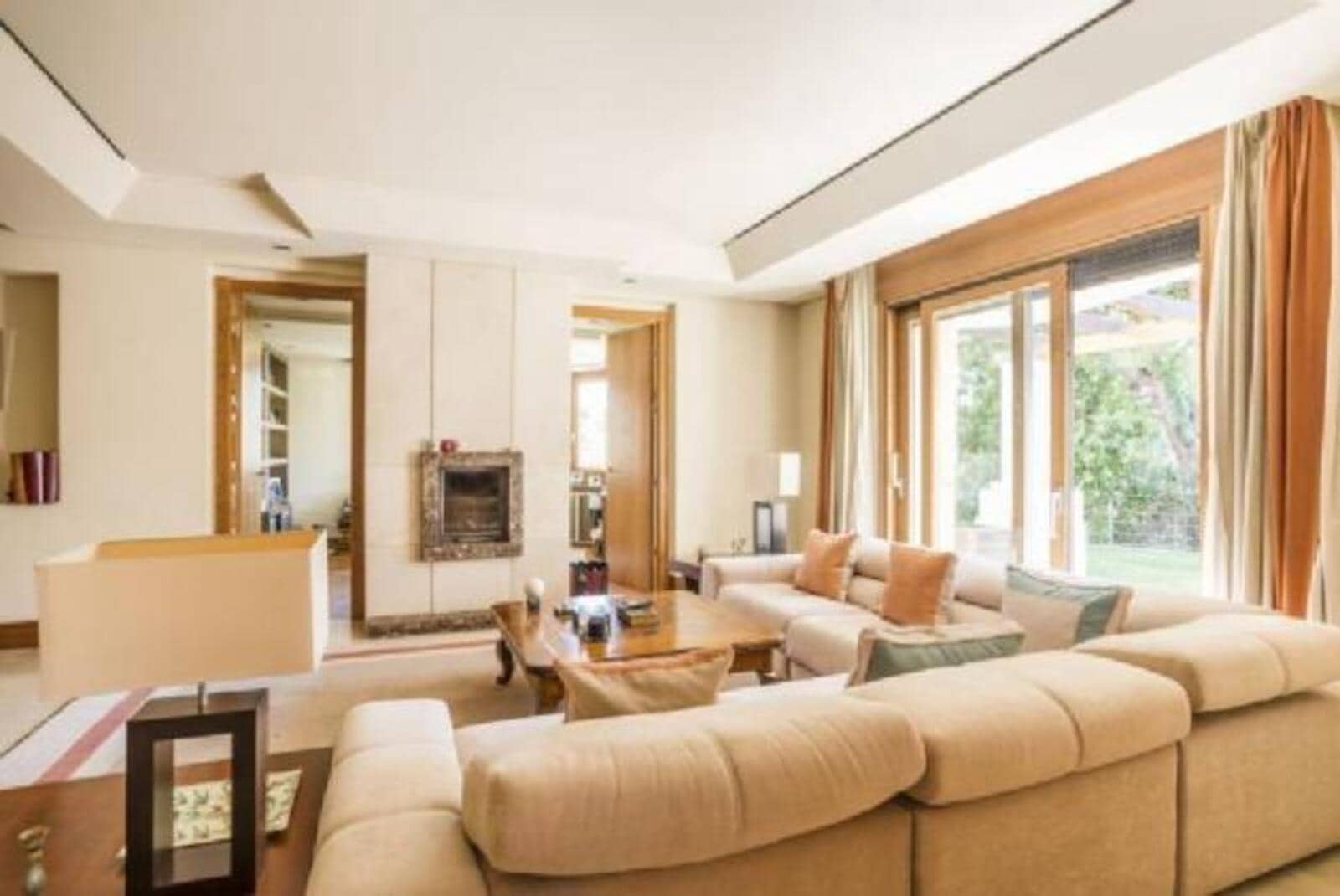 7 makuuhuone Huvila myytävänä paikassa Alcobendas mukana uima-altaan 
autotalli - 10 400 000 € (Ref: 9508914)