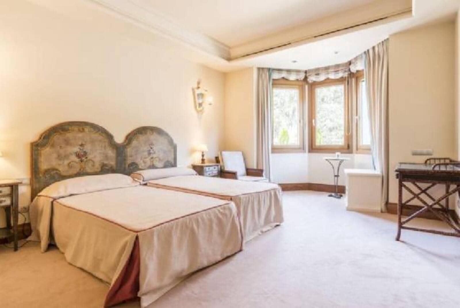 7 makuuhuone Huvila myytävänä paikassa Alcobendas mukana uima-altaan 
autotalli - 10 400 000 € (Ref: 9508914)