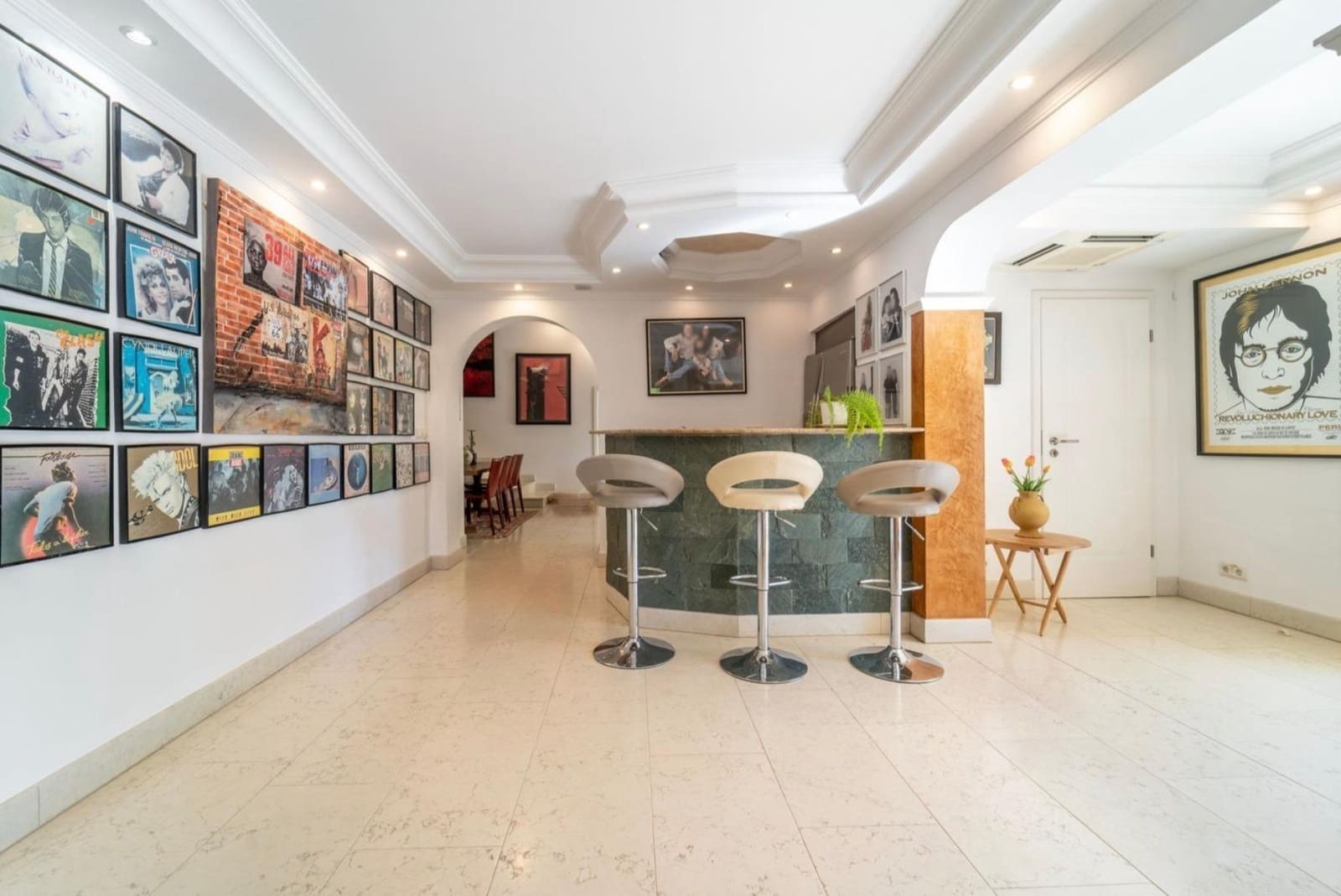 5 makuuhuone Huvila myytävänä paikassa Marbella mukana uima-altaan 
autotalli - 1 695 000 € (Ref: 9634331)