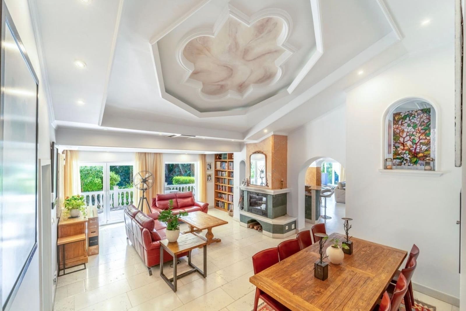 5 makuuhuone Huvila myytävänä paikassa Marbella mukana uima-altaan 
autotalli - 1 695 000 € (Ref: 9634331)