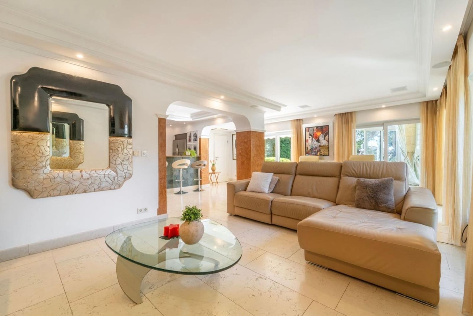 5 makuuhuone Huvila myytävänä paikassa Marbella mukana uima-altaan 
autotalli - 1 695 000 € (Ref: 9634331)