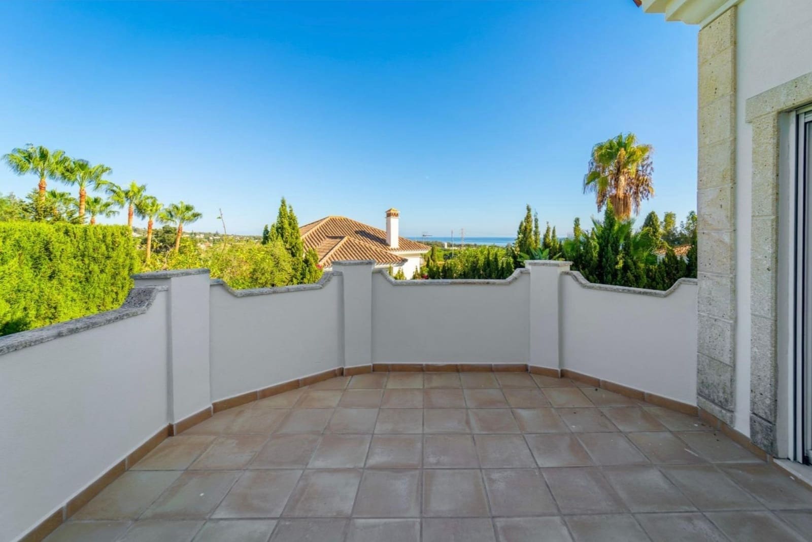 5 makuuhuone Huvila myytävänä paikassa Marbella mukana uima-altaan 
autotalli - 1 695 000 € (Ref: 9634331)